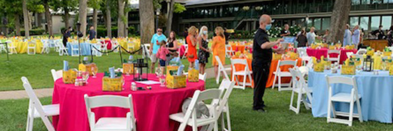 attendees in masks at incentive travel event during Covid-19 pandemic
